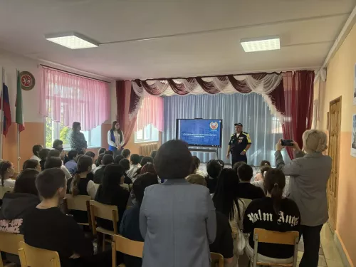 В Убеевской школе провели урок БДД и раздали Георгиевские ленточки