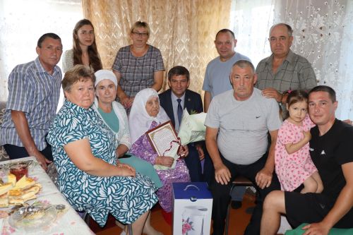 Иске Шәйморза авылында яшәүче Гөлҗиһан Шәрәфетдинова сугыш чоры баласы