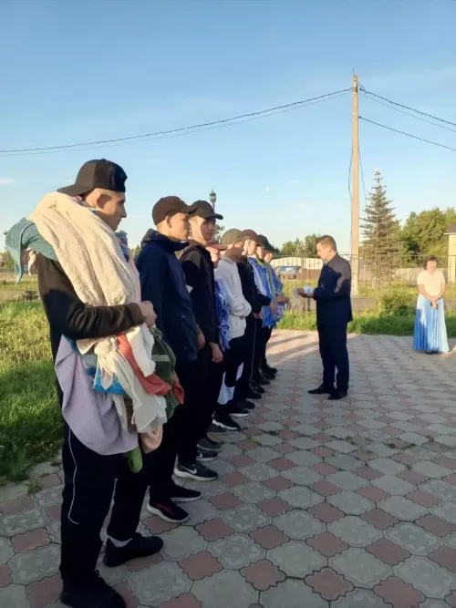 Дрожжановских ребят проводили на службу в армию