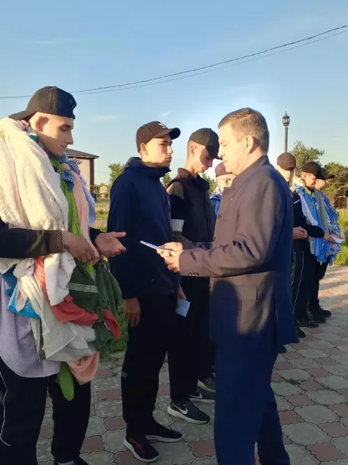 Дрожжановских ребят проводили на службу в армию