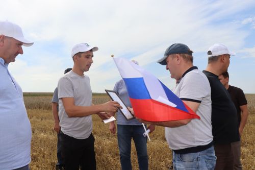 Чүпрәледә урак алдынгыларын бүләкләделәр