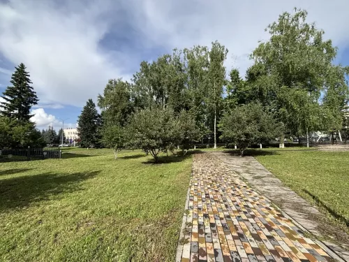 Жарко и ветрено: МЧС предупреждает о грозе и ветре до 18 м/с в районе