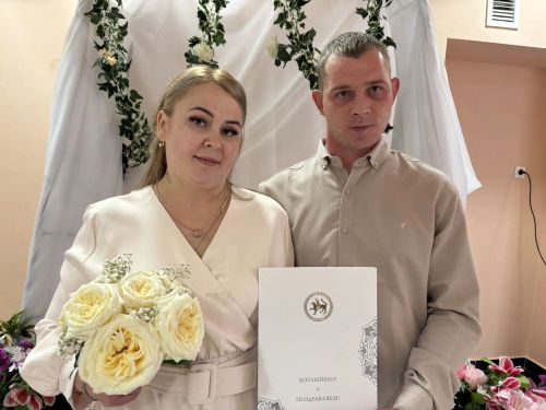 В отделе ЗАГС Дрожжановского района состоялась регистрация брака бойца СВО и его возлюбленной