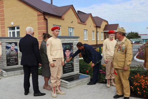 Мемориальный комплекс «Аллея Героев» открыли в селе Алешкин-Саплык Дрожжановского района