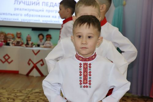 Конкурс "Лучший педагог, реализующий программы дошкольного образования на родном языке" в Дрожжаном