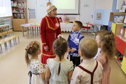 Конкурс "Лучший педагог, реализующий программы дошкольного образования на родном языке" в Дрожжаном