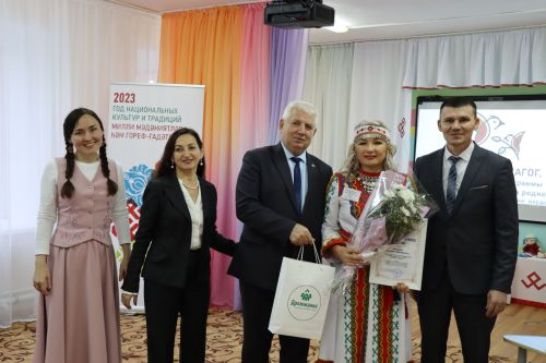 Конкурс "Лучший педагог, реализующий программы дошкольного образования на родном языке" в Дрожжаном