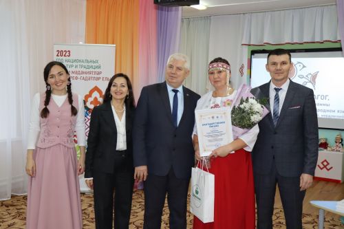 Конкурс "Лучший педагог, реализующий программы дошкольного образования на родном языке" в Дрожжаном