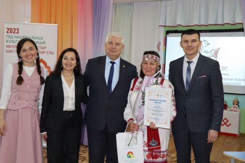 Конкурс "Лучший педагог, реализующий программы дошкольного образования на родном языке" в Дрожжаном