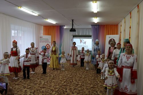 Конкурс "Лучший педагог, реализующий программы дошкольного образования на родном языке" в Дрожжаном