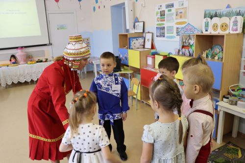 Конкурс "Лучший педагог, реализующий программы дошкольного образования на родном языке" в Дрожжаном