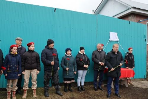 Погибшим воинам в СВО в Дрожжановском районе РТ открыли школьные мемориалы