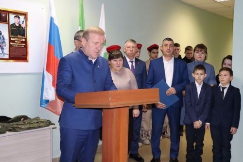 Погибшим воинам в СВО в Дрожжановском районе РТ открыли школьные мемориалы