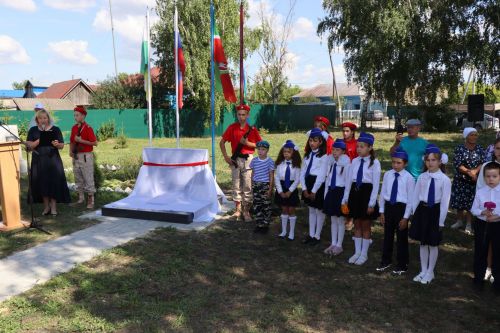 В день ВДВ открыли памятные комплексы в Дрожжаном-2023