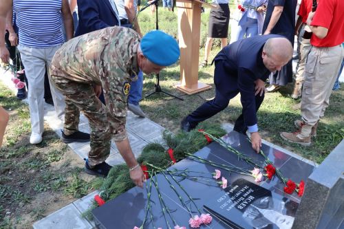 В день ВДВ открыли памятные комплексы в Дрожжаном-2023