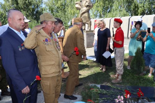 В день ВДВ открыли памятные комплексы в Дрожжаном-2023