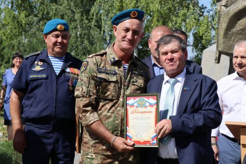 В день ВДВ открыли памятные комплексы в Дрожжаном-2023