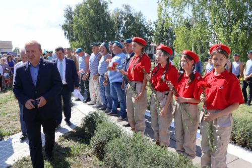 В день ВДВ открыли памятные комплексы в Дрожжаном-2023