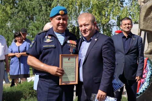 В день ВДВ открыли памятные комплексы в Дрожжаном-2023