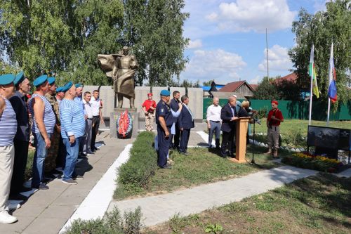 В день ВДВ открыли памятные комплексы в Дрожжаном-2023