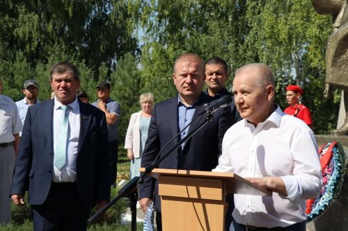В день ВДВ открыли памятные комплексы в Дрожжаном-2023