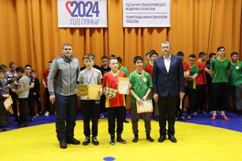 Турнир по борьбе "Көрәш" памяти Фарита Азизова в селе Нижние Каракитяны Дрожжановского района РТ
