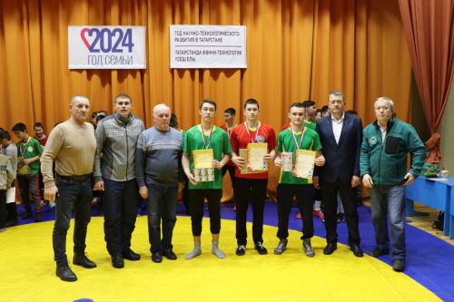 Турнир по борьбе "Көрәш" памяти Фарита Азизова в селе Нижние Каракитяны Дрожжановского района РТ