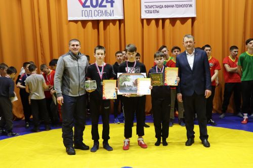 Турнир по борьбе "Көрәш" памяти Фарита Азизова в селе Нижние Каракитяны Дрожжановского района РТ