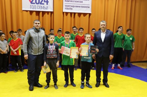 Турнир по борьбе "Көрәш" памяти Фарита Азизова в селе Нижние Каракитяны Дрожжановского района РТ