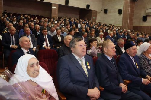 Слет передовиков сельского хозяйства и перерабатывающей промышленности в Дрожжаном -2025