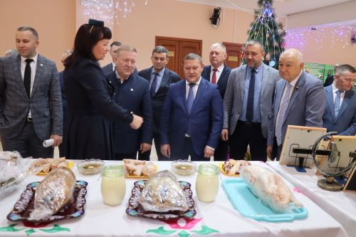 Слет передовиков сельского хозяйства и перерабатывающей промышленности в Дрожжаном -2025