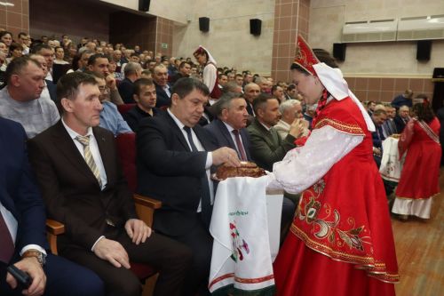 Слет передовиков сельского хозяйства и перерабатывающей промышленности в Дрожжаном -2025