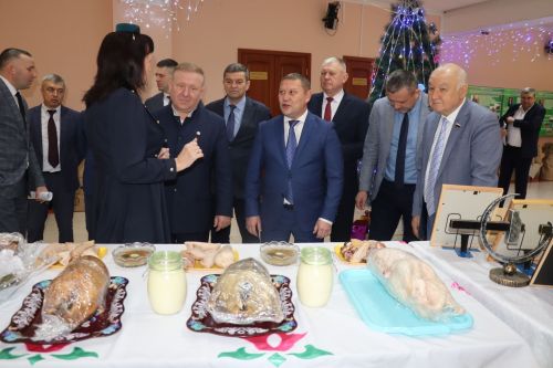 Слет передовиков сельского хозяйства и перерабатывающей промышленности в Дрожжаном -2025