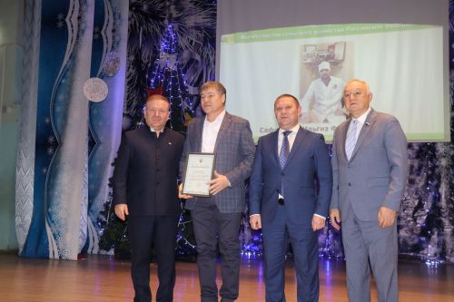 Слет передовиков сельского хозяйства и перерабатывающей промышленности в Дрожжаном -2025