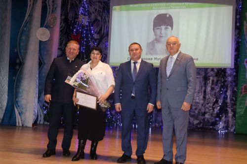 Слет передовиков сельского хозяйства и перерабатывающей промышленности в Дрожжаном -2025