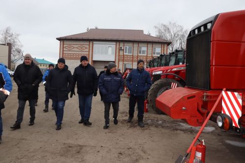 Готовность техники к проведению весенне-полевых работ в Дрожжаном - 2025 года