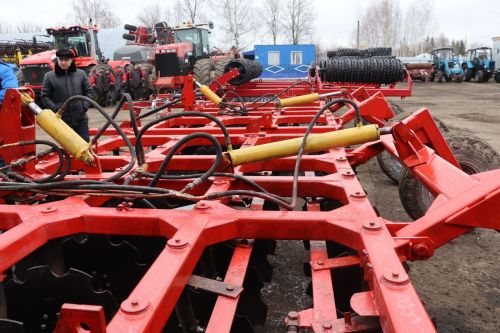 Готовность техники к проведению весенне-полевых работ в Дрожжаном - 2025 года