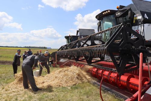 В Дрожжановском районе РТ состоялся парад комбайнов-2025