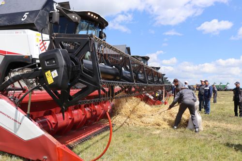 В Дрожжановском районе РТ состоялся парад комбайнов-2025