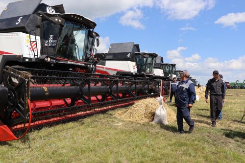В Дрожжановском районе РТ состоялся парад комбайнов-2025