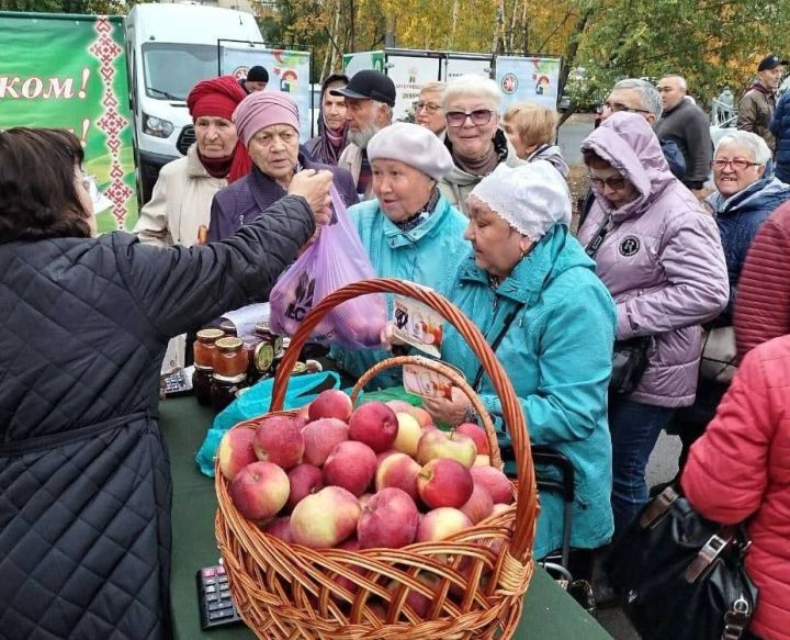 Дрожжановцы реализуют сельхозпродукцию на ярмарке в Казани
