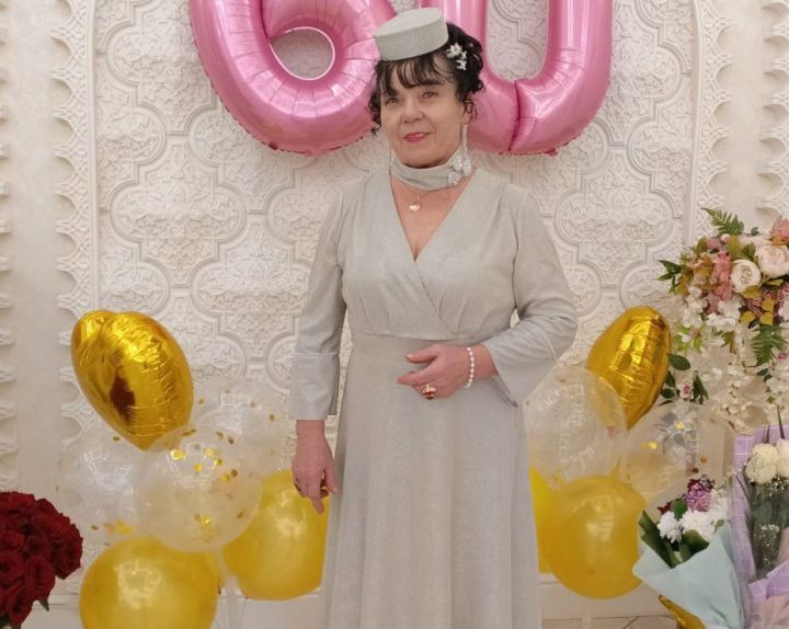 Әлфия Яхиева–район, республика, күрше өлкәләрдә танылган,  үзешчән җырчы