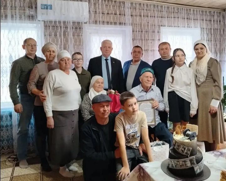 В Дрожжановском районе с 85-летием поздравили отца ветерана боевых действий