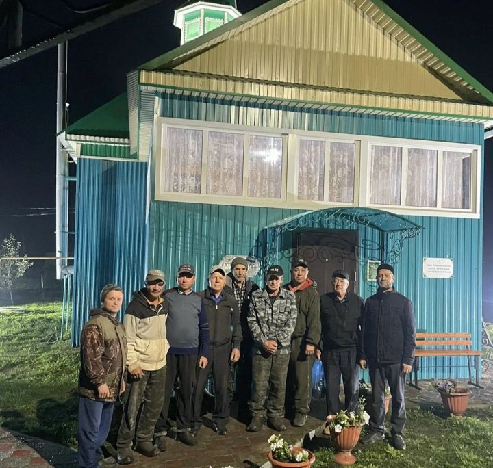 Дрожжановцы принимают активное участие в сборе гушр садака