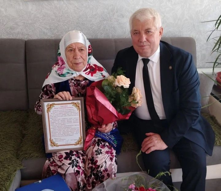 В Дрожжановском районе чествовали ветерана труда, отметившего юбилей