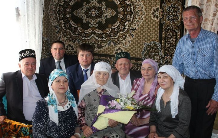 Жительницу Дрожжановского района поздравили с  90-летним юбилеем