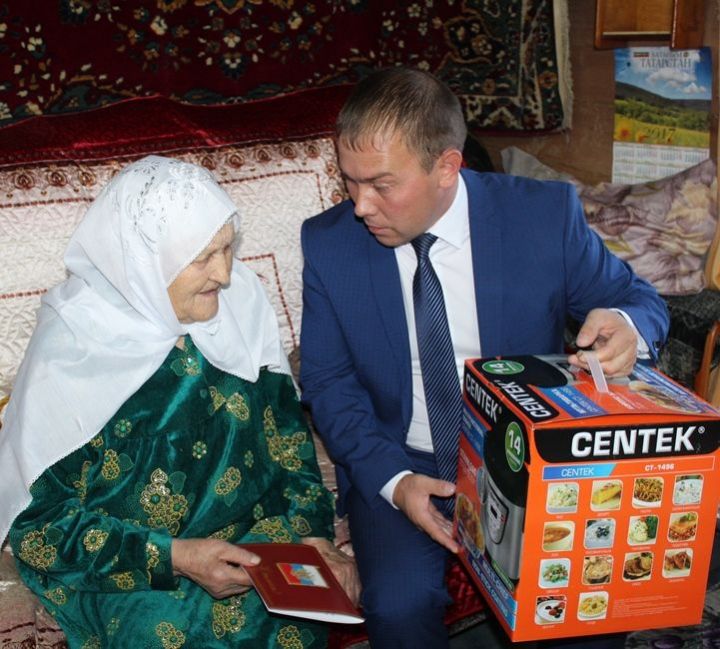 Жительницу села Мочалей Дрожжановского района  поздравили с 90-летием