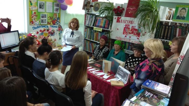 В Убеевской сельской библиотеке провели мероприятие  «Комсомол: время, события, люди»
