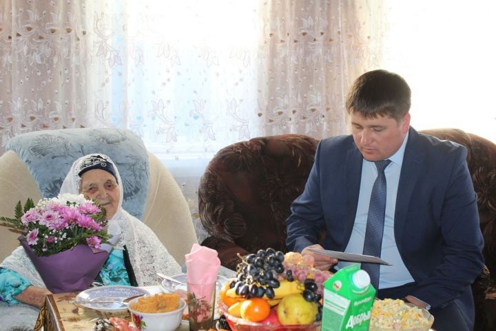 Жительница села Большая Цильна Дрожжановского района  отметила  90 летний юбилей