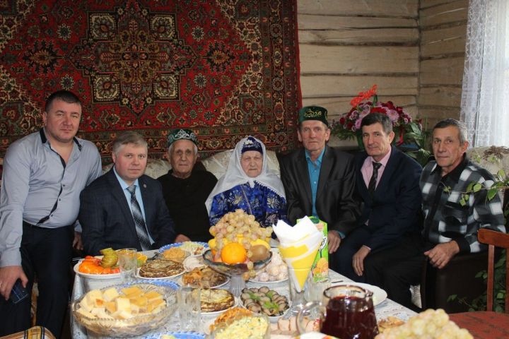 Жительница Дрожжановского района  приняла поздравления с 90-летием